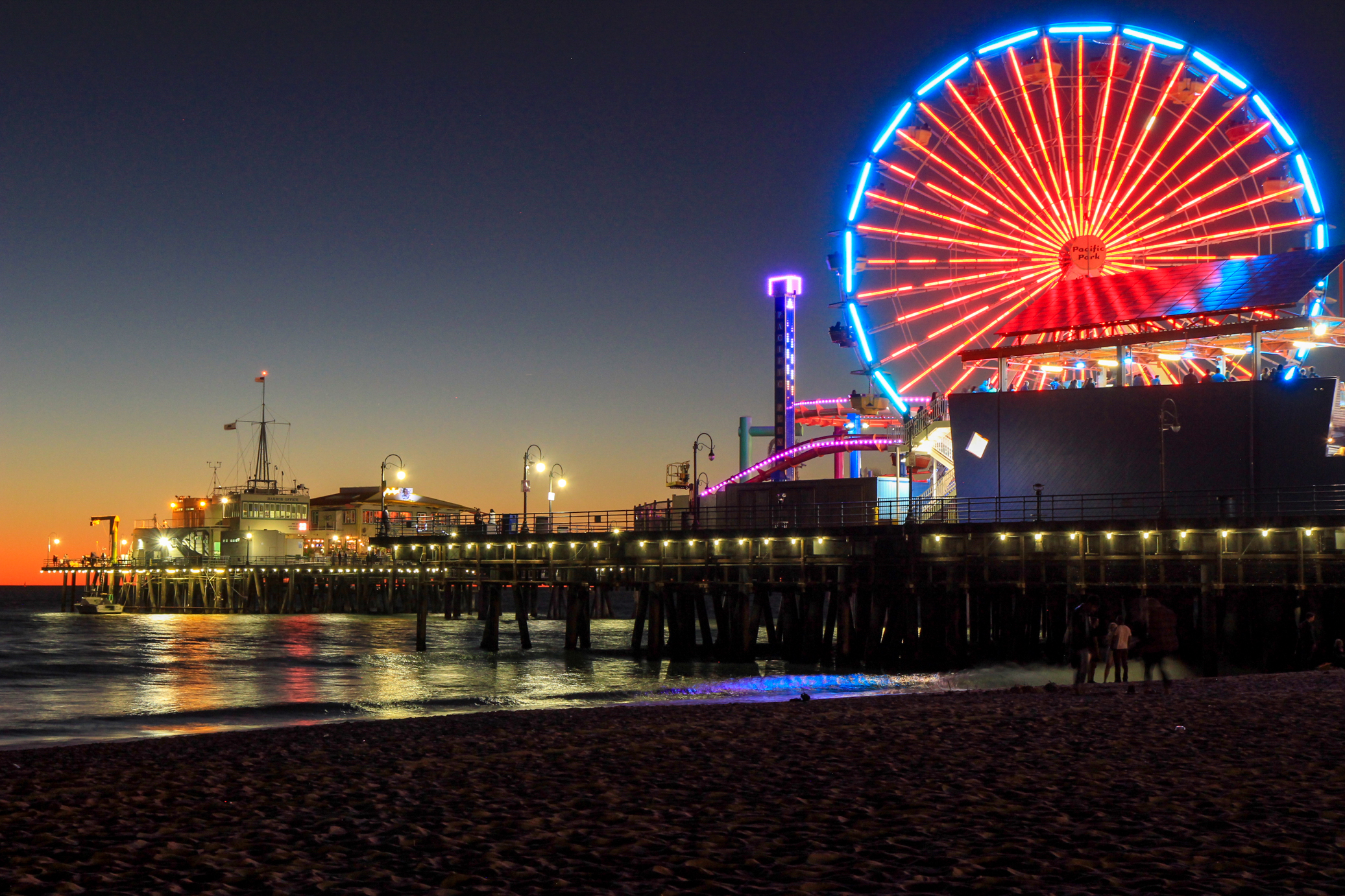 Santa Monica Pier at night, perfect for a fun evening $20 Date night in Los Angeles